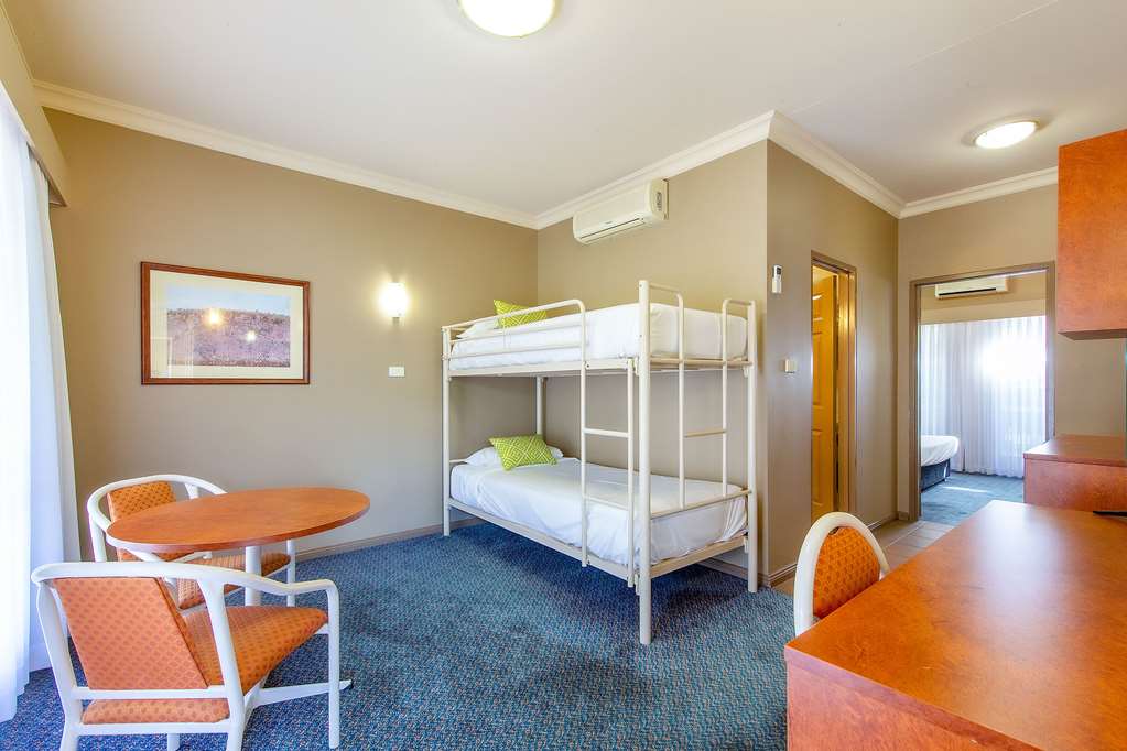 QUALITY INN PENRITH-guestroom-Guest Room,On-Site.jpg