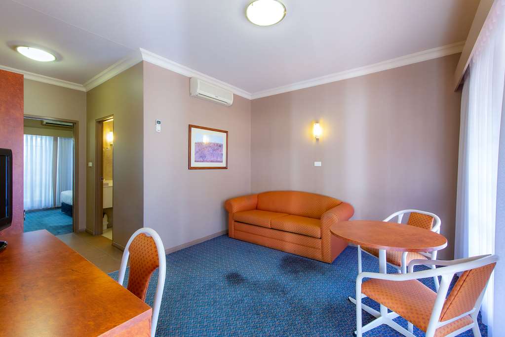 QUALITY INN PENRITH-guestroom-Guest Room,Suite,On-Site.jpg