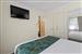 Guest room with queen bed(s)