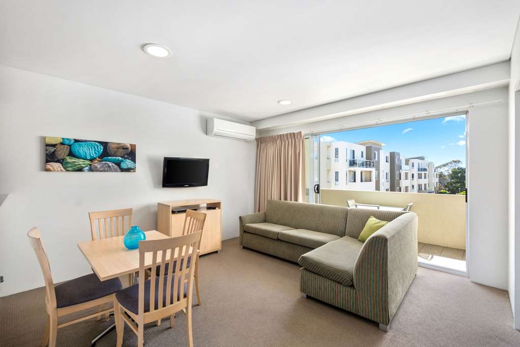 QUALITY SUITES PIONEER SANDS-guestroom-Guest Room,On-Site.jpg