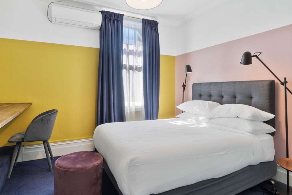 HOTEL HARRY AN ASCEND COLLECTION HO-guestroom-Guest Room,On-Site.jpg