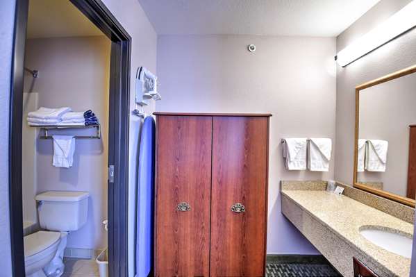  - SureStay Hotel by Best Western Ottawa - I-35, Exit 183