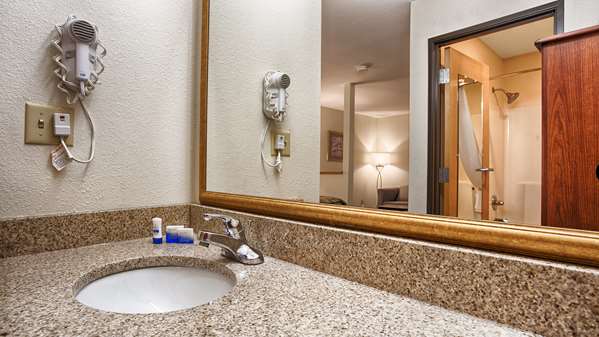  - SureStay Hotel by Best Western Ottawa - I-35, Exit 183