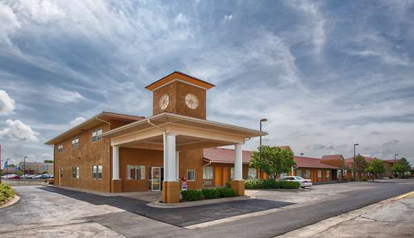 Exterior view - SureStay Hotel by Best Western Ottawa - I-35, Exit 183