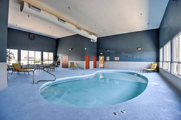 Pool - SureStay Hotel by Best Western Ottawa - I-35, Exit 183