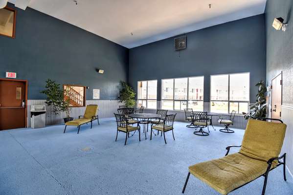 Pool - SureStay Hotel by Best Western Ottawa - I-35, Exit 183