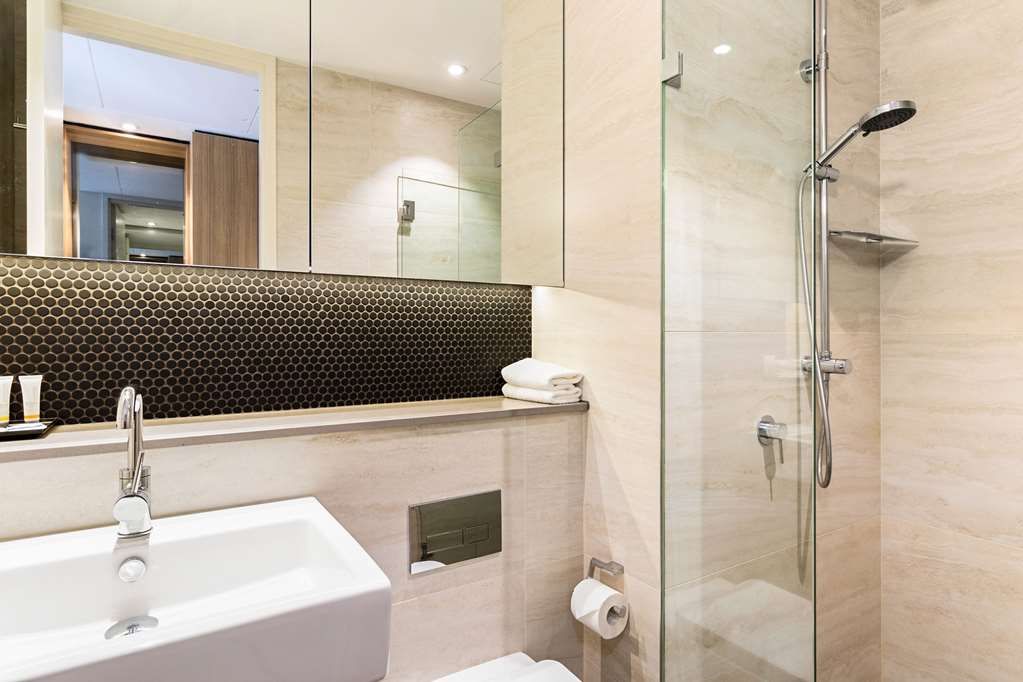 QUALITY HOTEL RULES CLUB WAGGA-guestroom-Guest Room,Bathroom,On-Site.jpg
