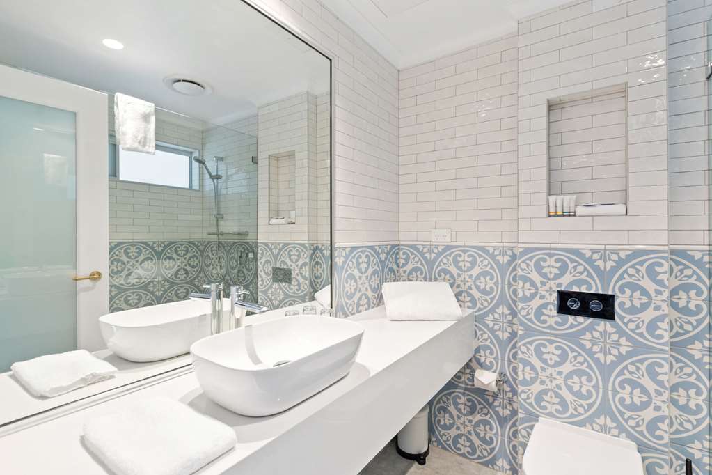 COMFORT INN TOWRADGI BEACH-guestroom-Guest Room,Bathroom,On-Site.jpg