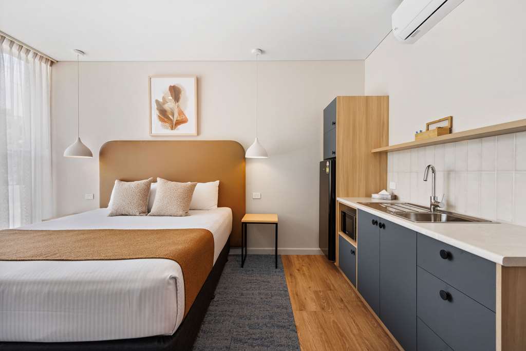 COMFORT INN REGAL PARK-guestroom-Guest Room,Suite,On-Site.jpg