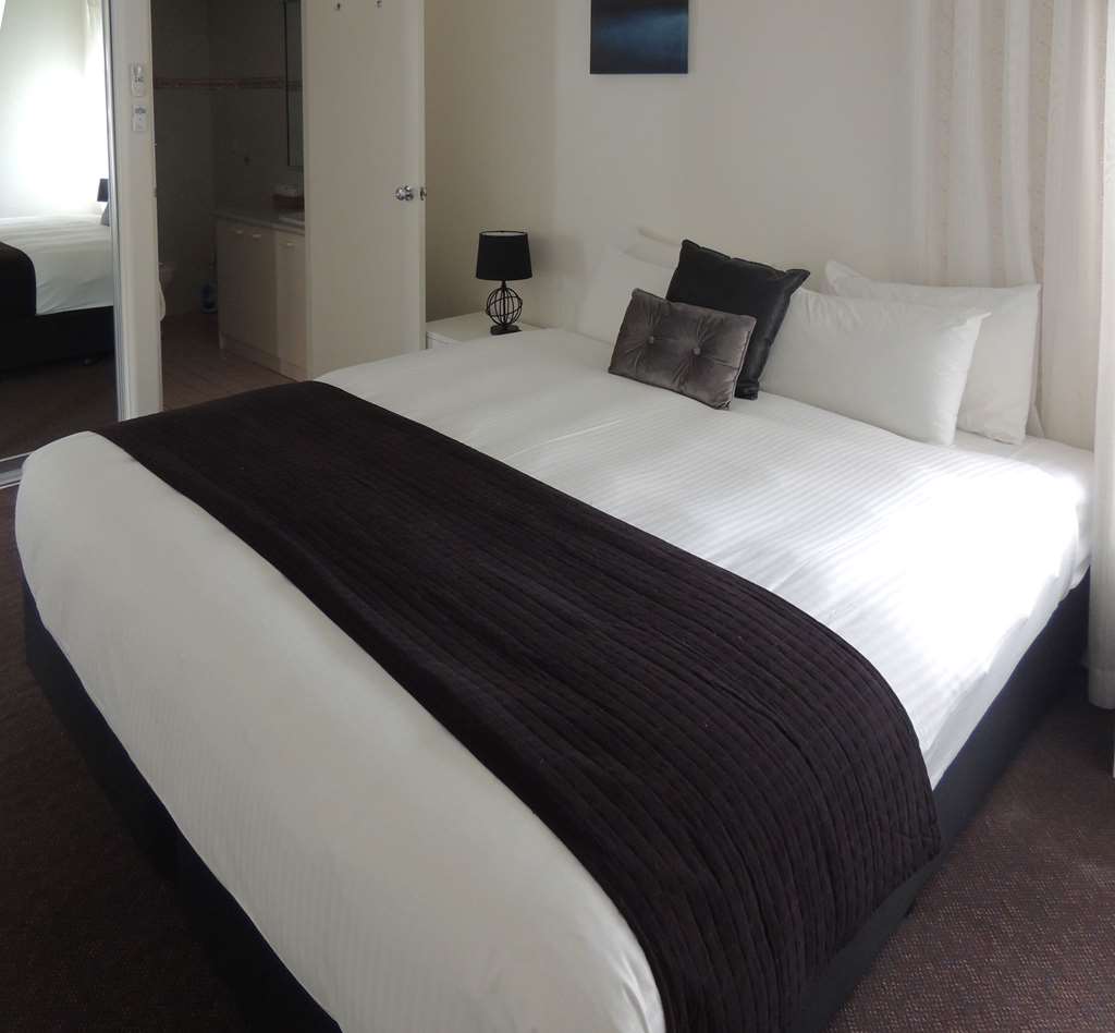 COMFORT INN PREMIER-guestroom-Guest Room,Suite,On-Site.jpg