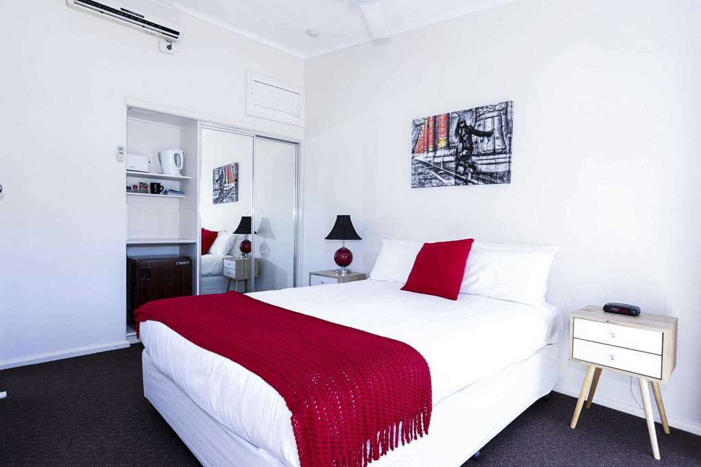 COMFORT INN PREMIER-guestroom-Guest Room,On-Site.jpg
