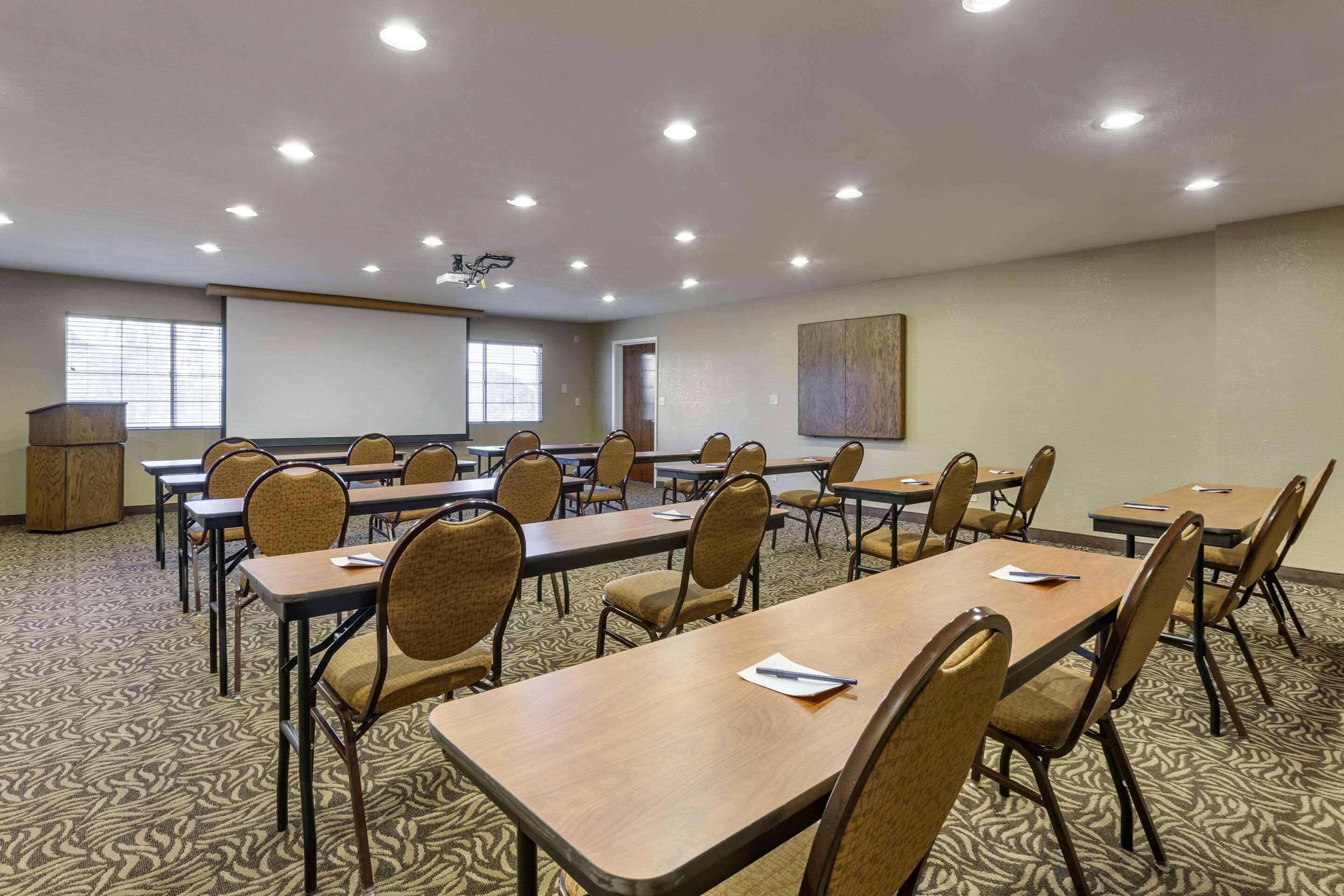 Meeting room | Comfort Suites Phoenix Airport