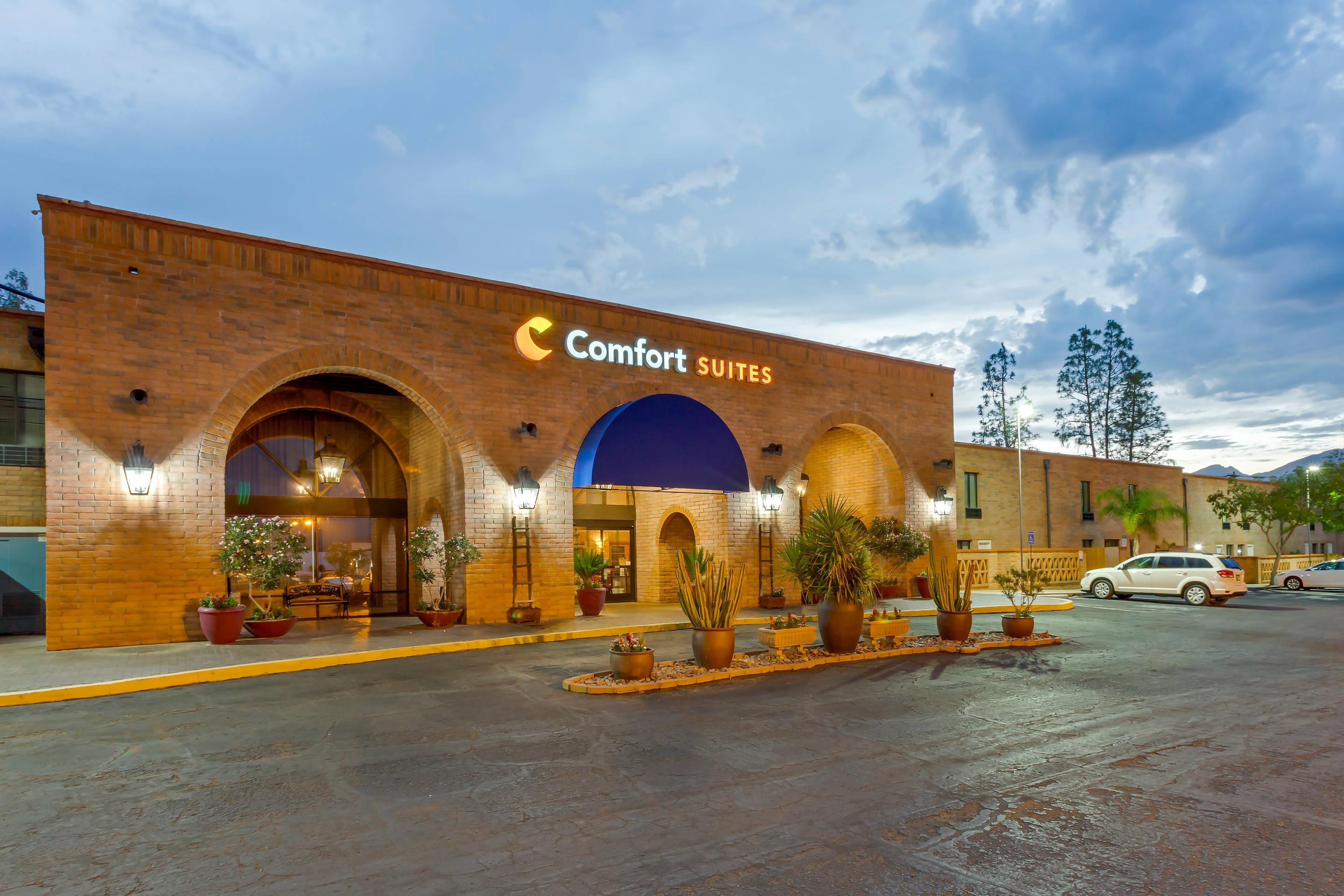 Hotel exterior | Comfort Suites at Sabino Canyon