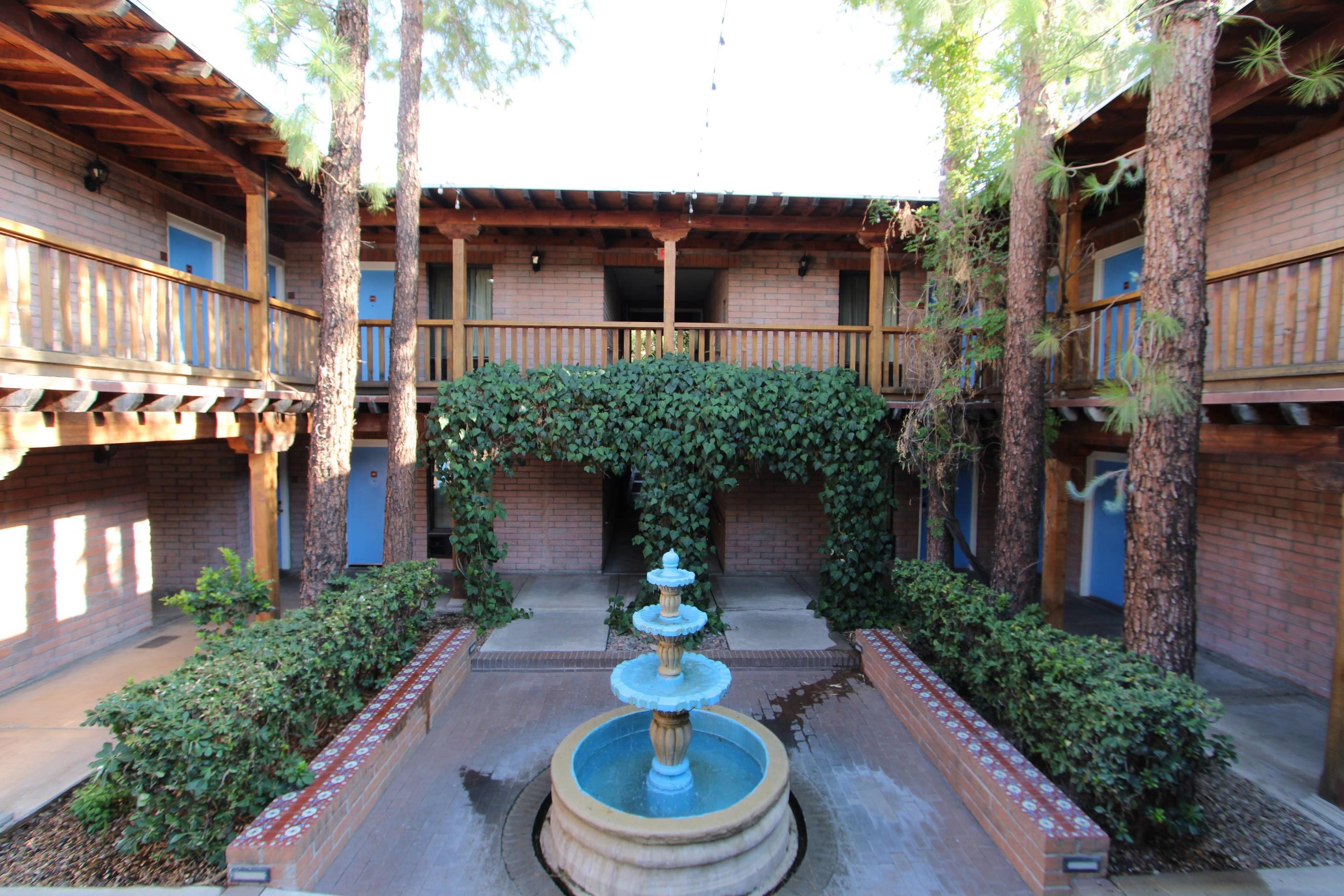 Courtyard | Comfort Suites at Sabino Canyon
