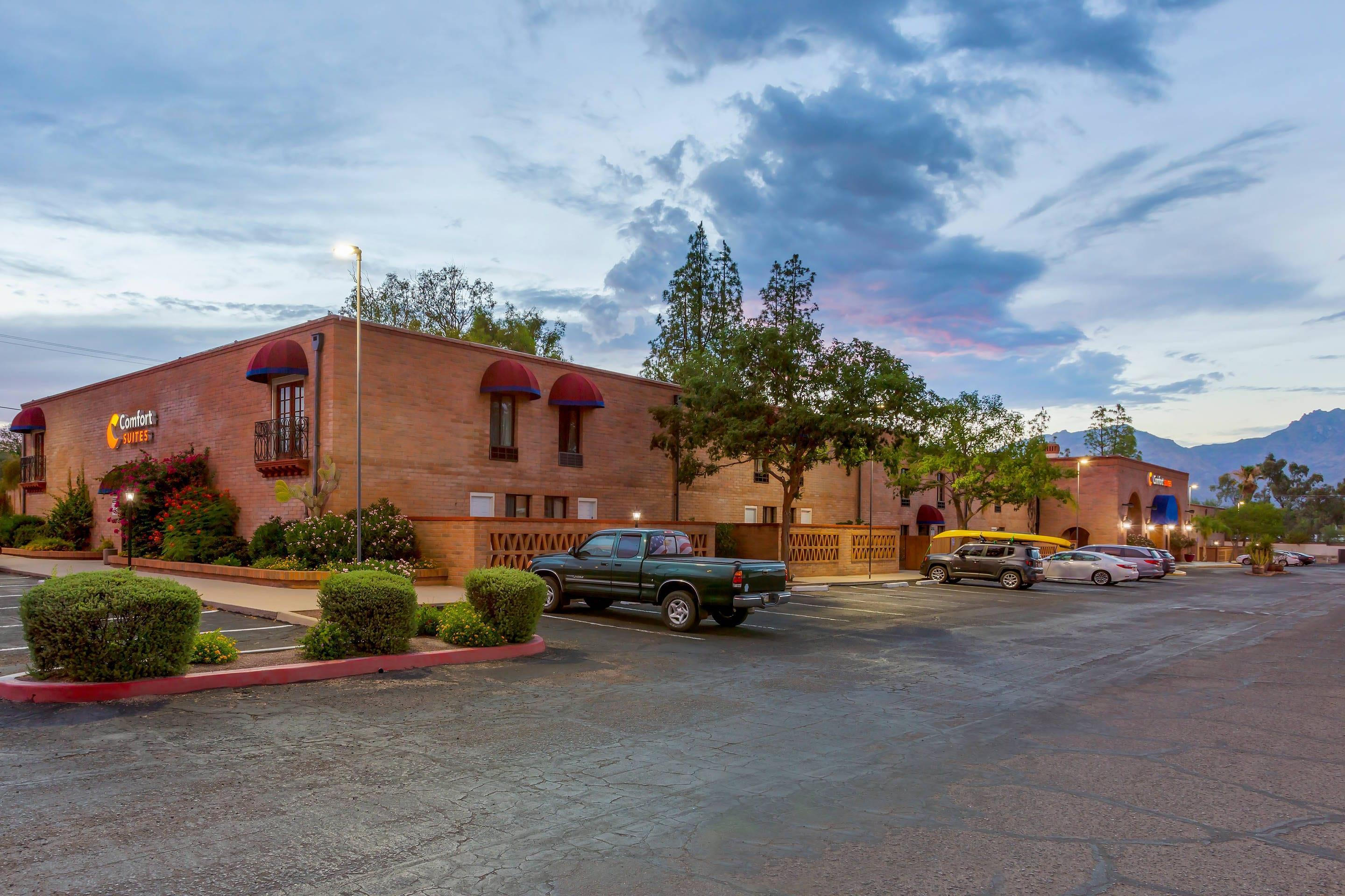 Hotel exterior | Comfort Suites at Sabino Canyon