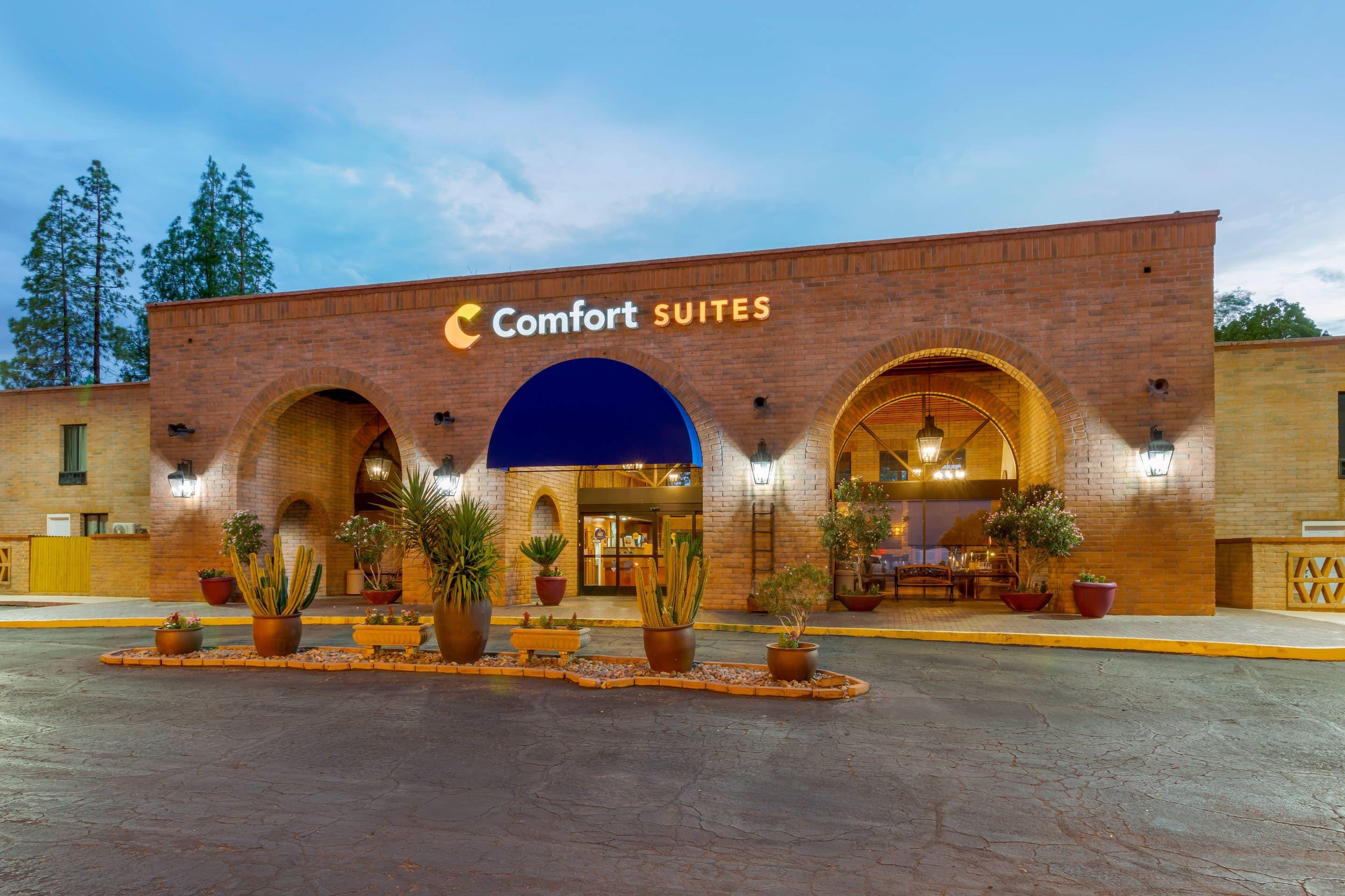 Hotel exterior | Comfort Suites at Sabino Canyon
