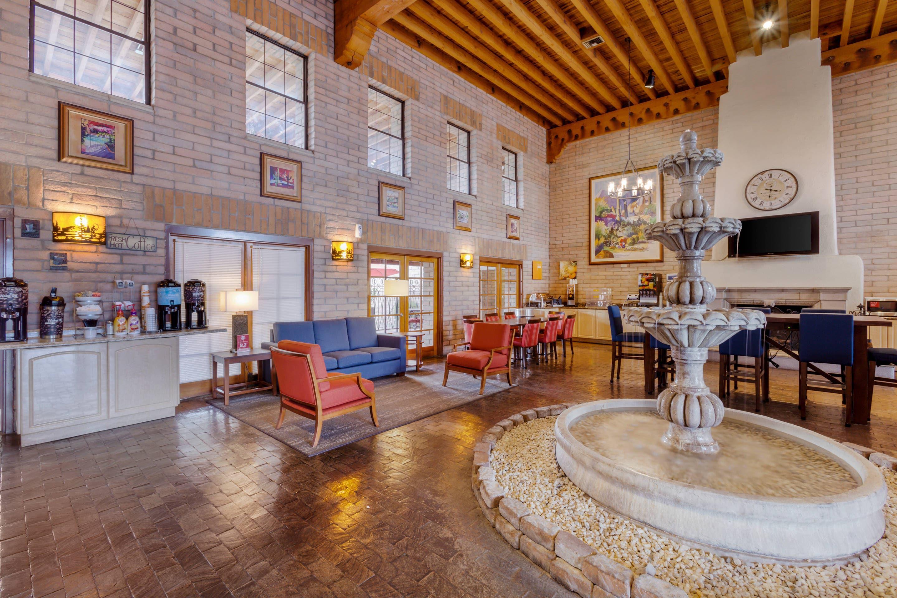 Lobby with sitting area | Comfort Suites at Sabino Canyon