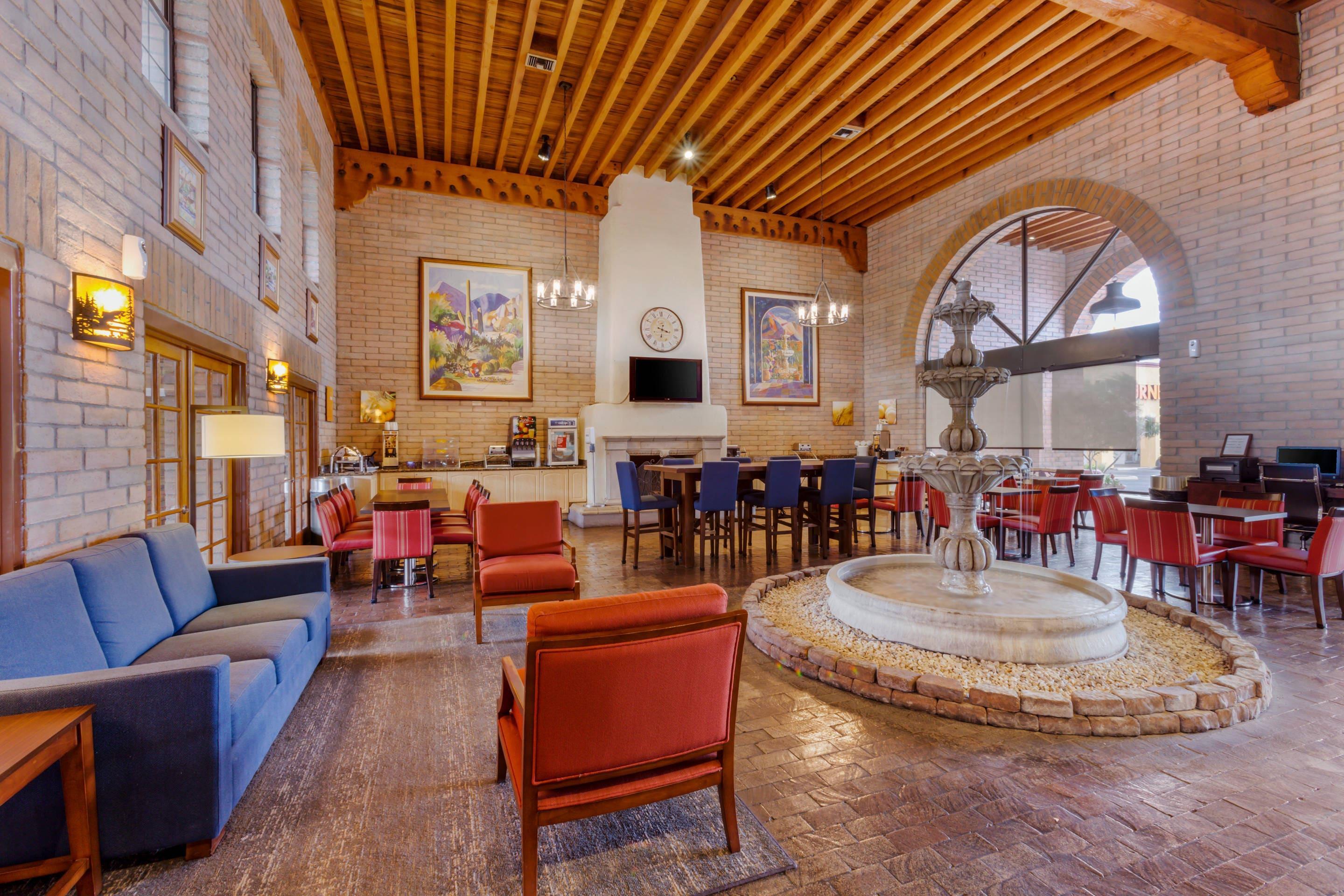 Hotel lobby | Comfort Suites at Sabino Canyon