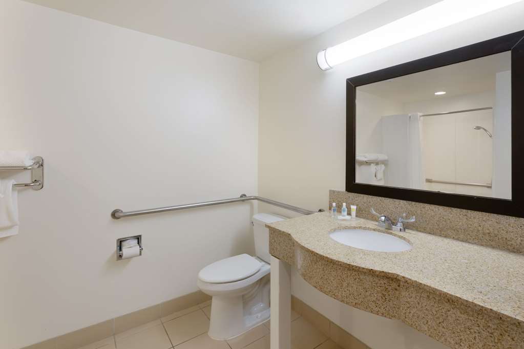 COMFORT INN NEAR GRAND CANYON-guestroom-Guest Room,Bathroom,On-Site.jpg