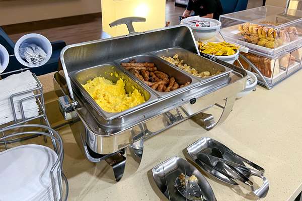 Amenities - Comfort Inn & Suites Surprise