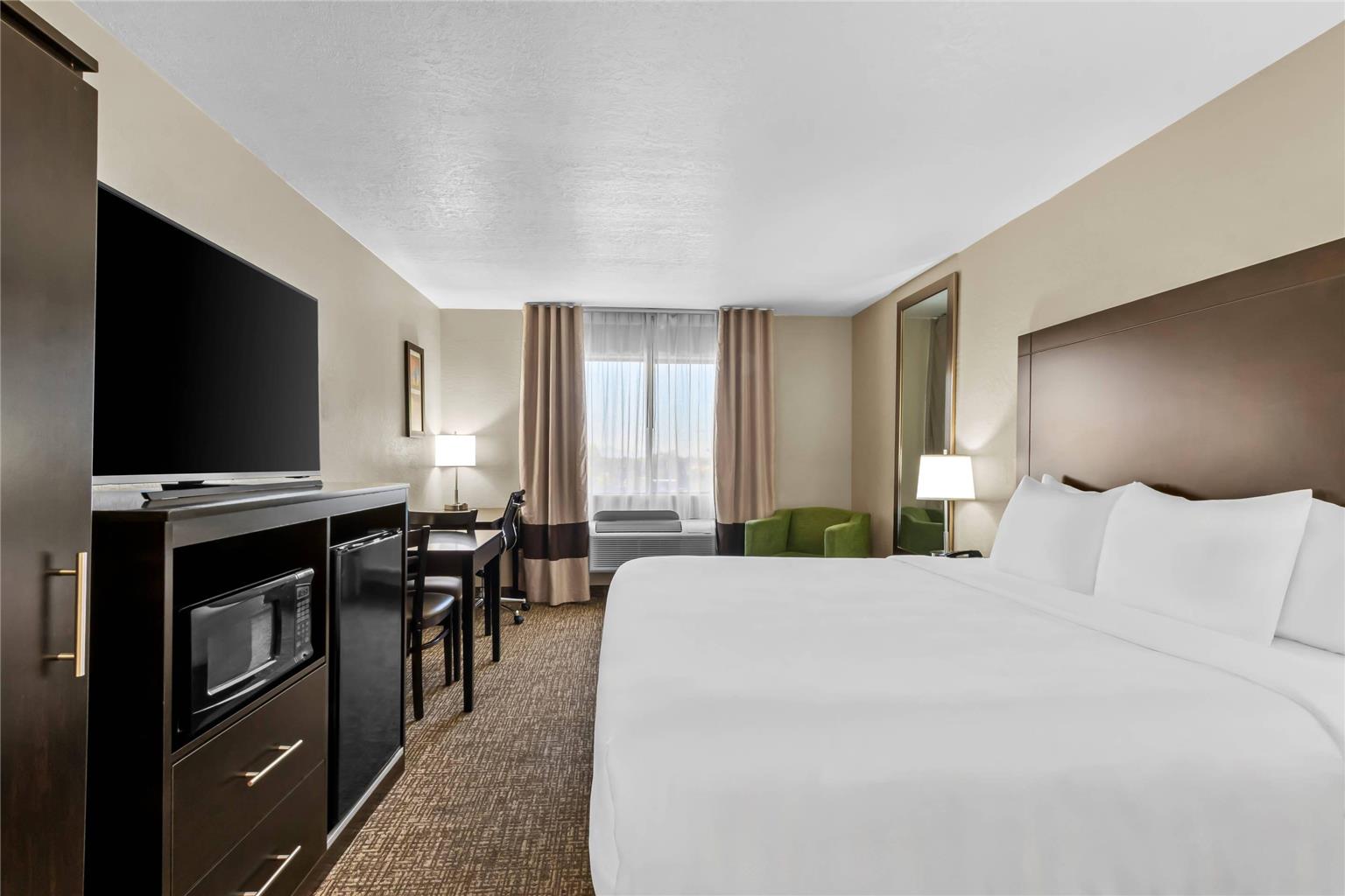 COMFORT INN AND SUITES SURPRISE NEA-guestroom-Guest Room,On-Site.jpg