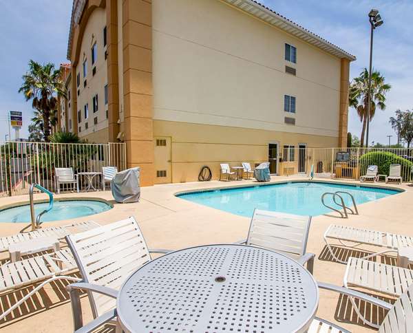 Pool - Comfort Suites Peoria