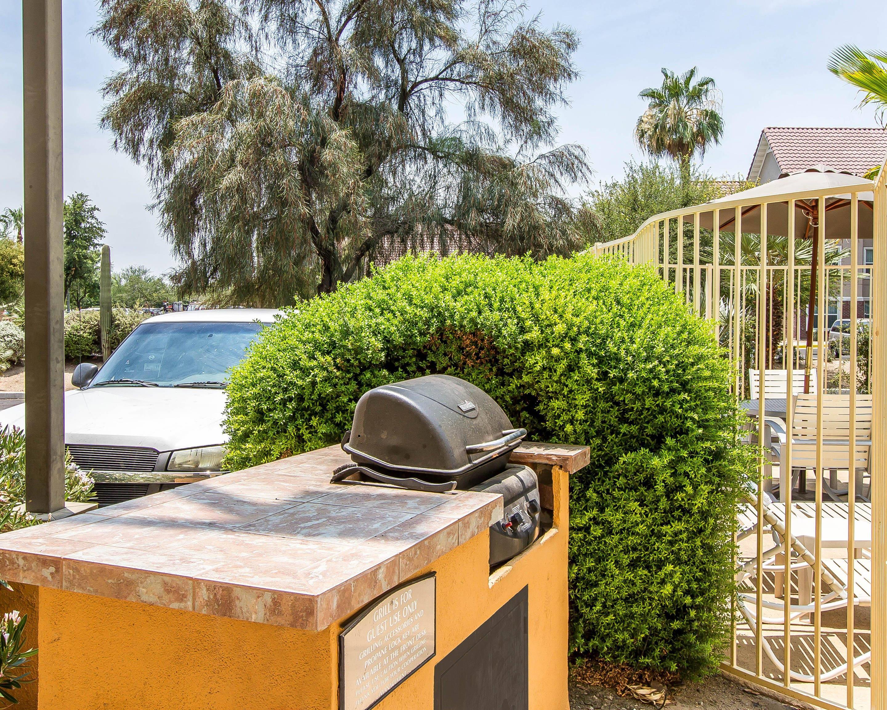 Barbecue area | Comfort Suites Peoria Sports Complex