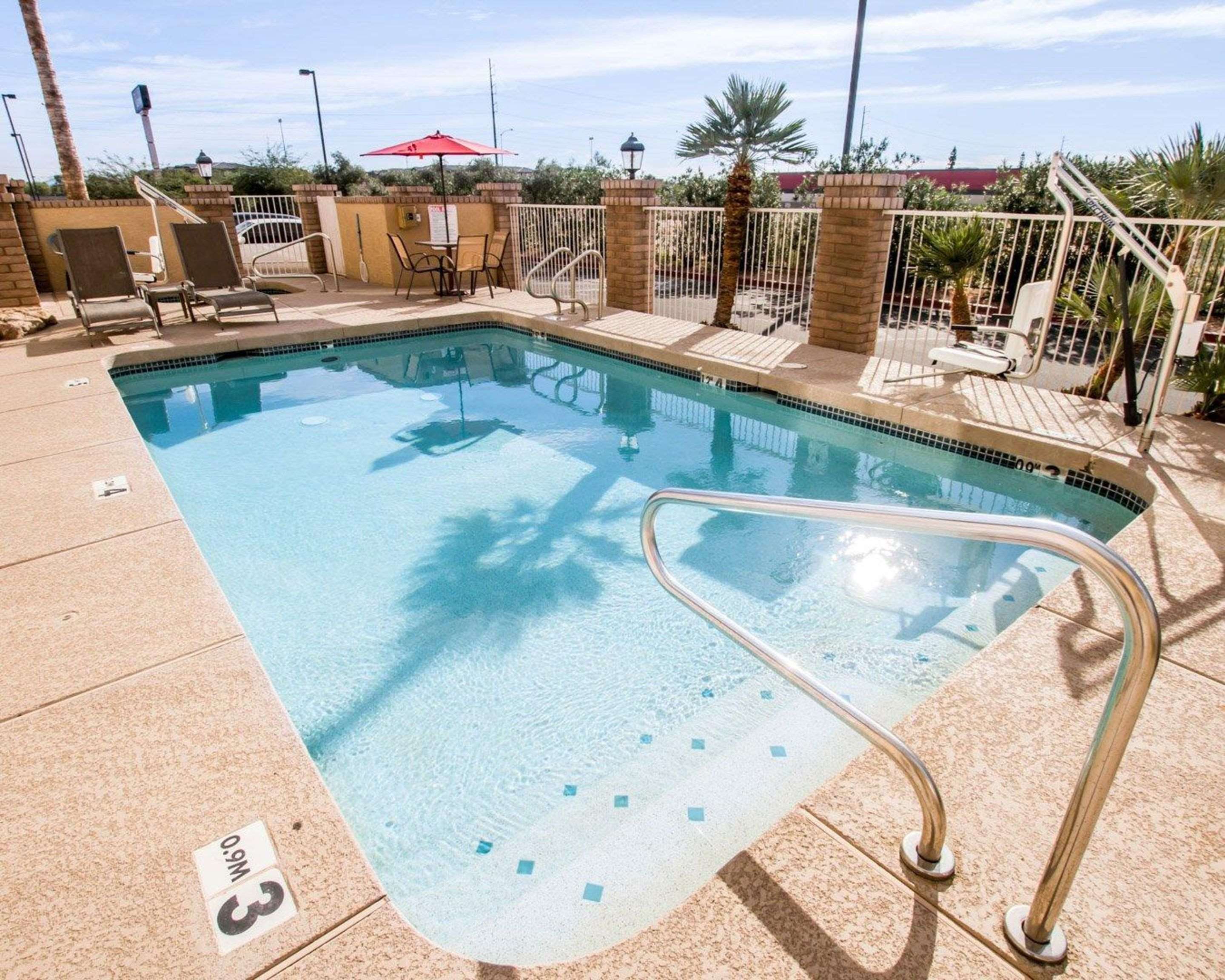 Outdoor pool with sundeck | Sleep Inn Phoenix North I-17