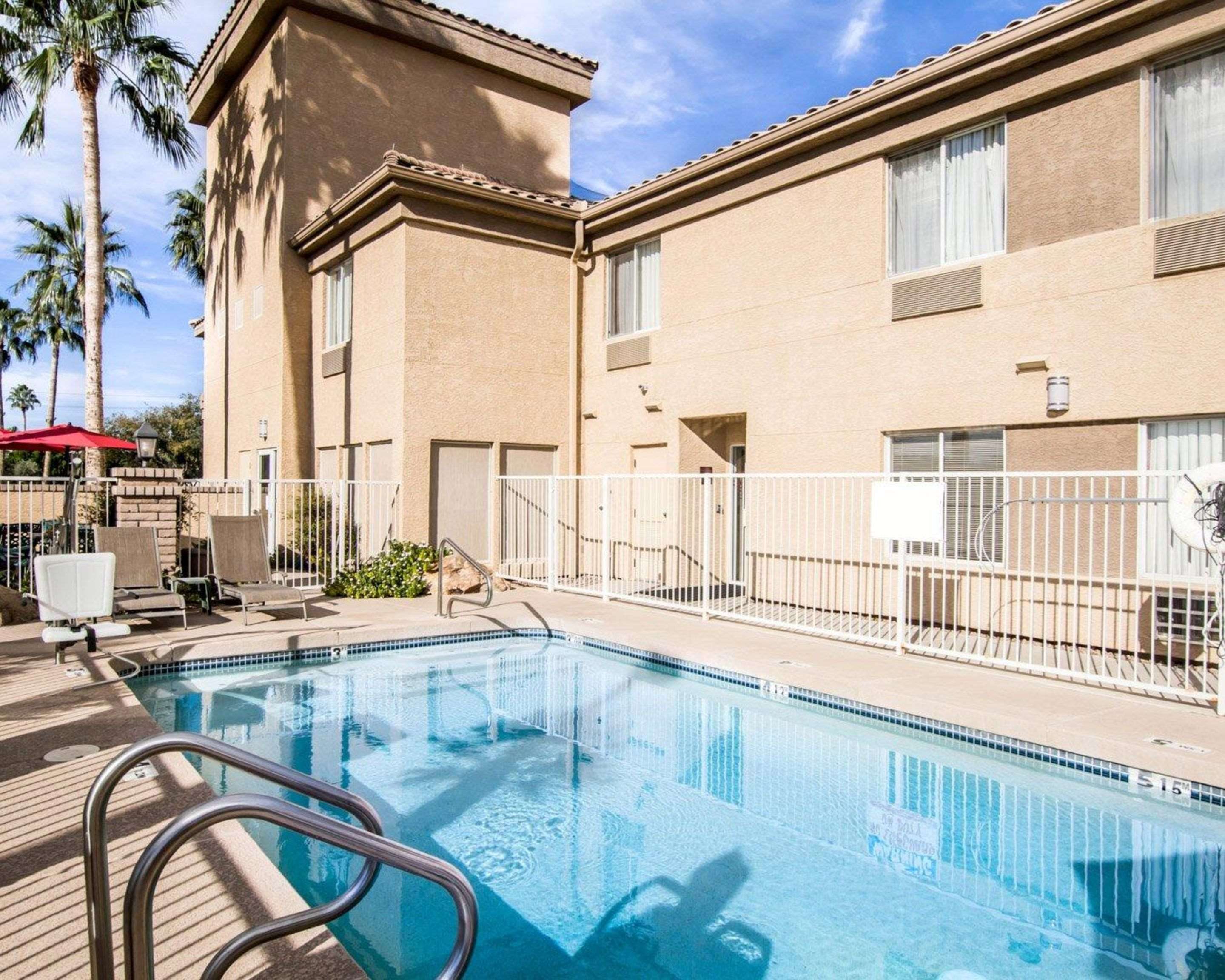 Outdoor pool | Sleep Inn Phoenix North I-17