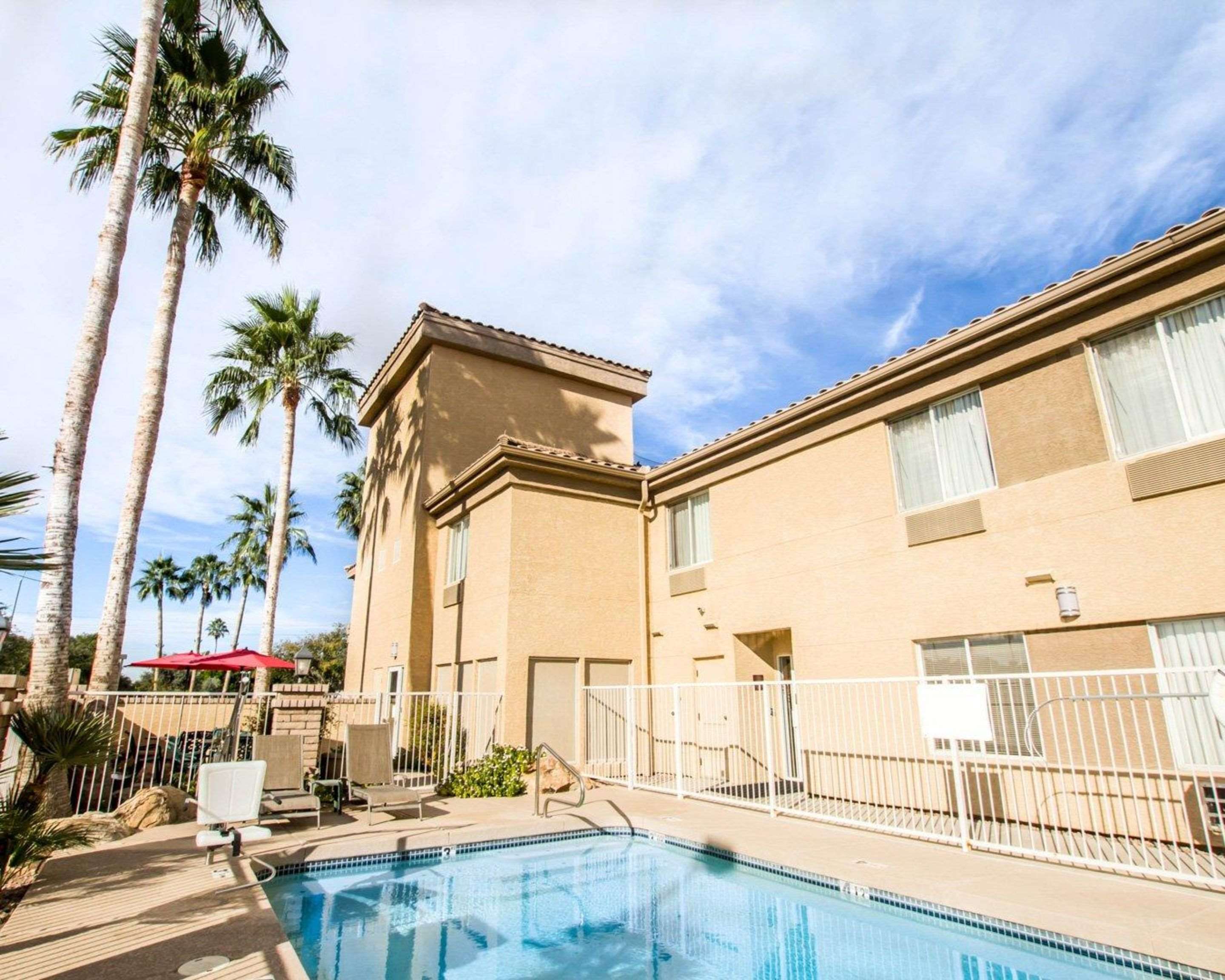 Outdoor pool | Sleep Inn Phoenix North I-17