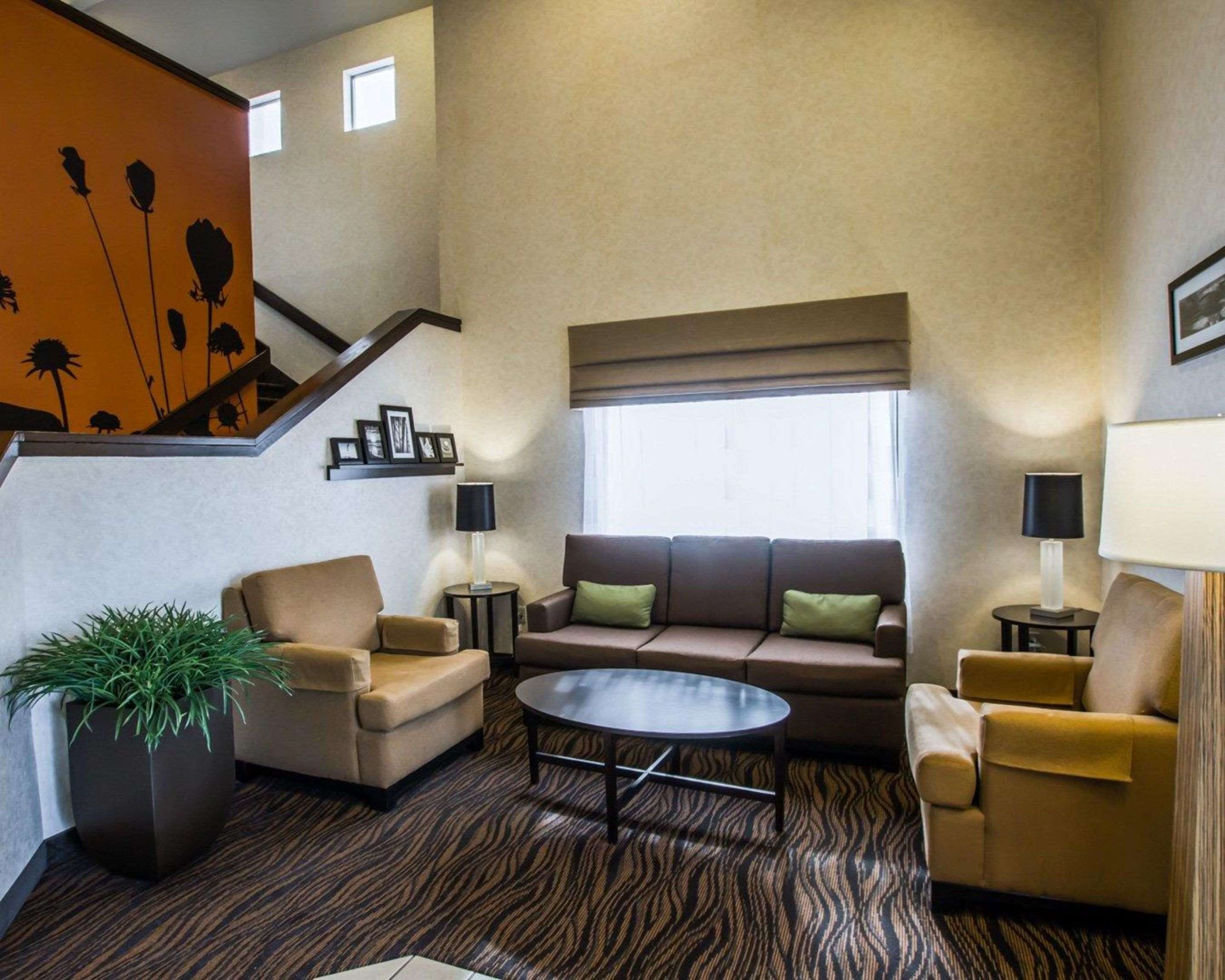 Spacious lobby with sitting area | Sleep Inn Phoenix North I-17
