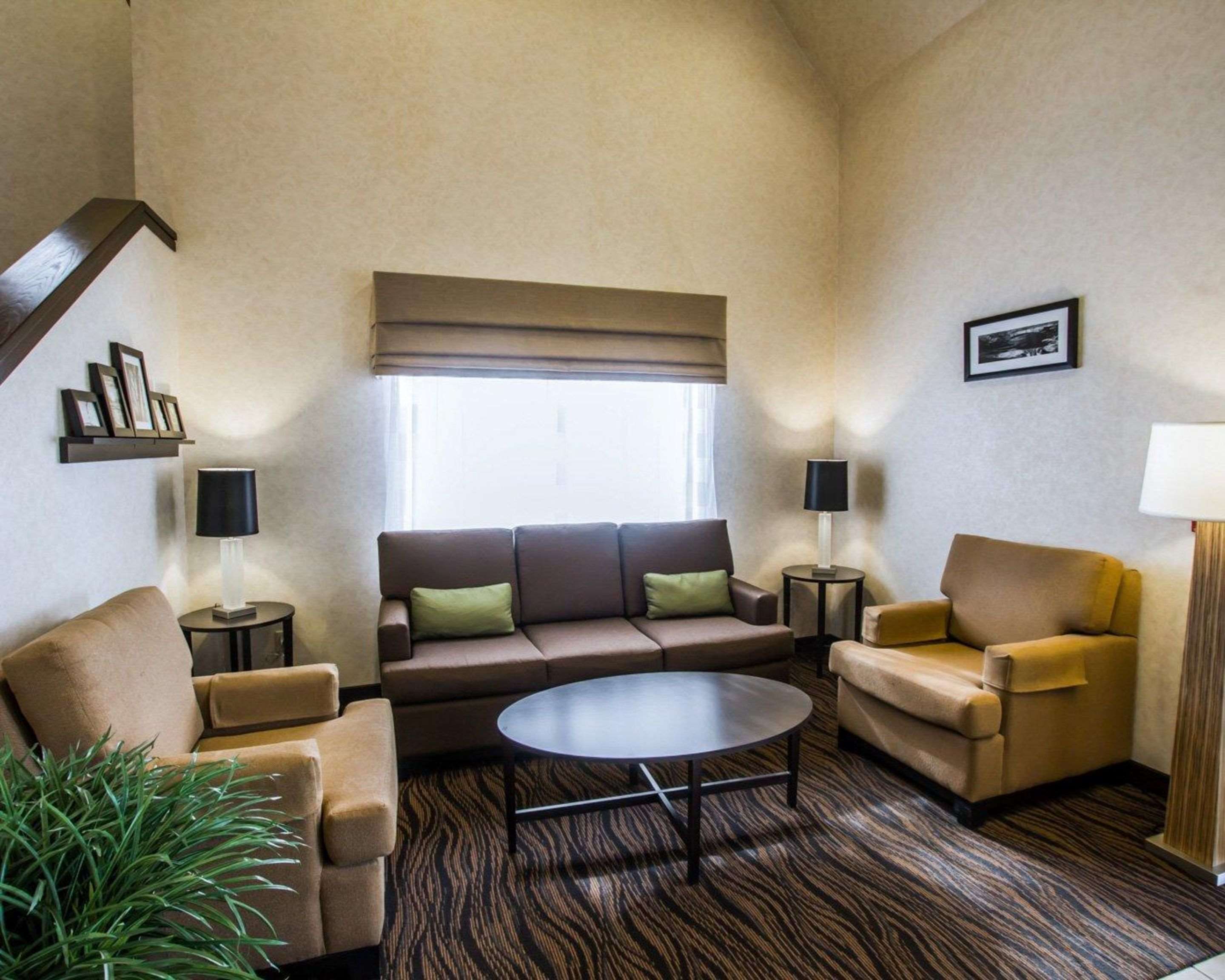 Lobby with sitting area | Sleep Inn Phoenix North I-17