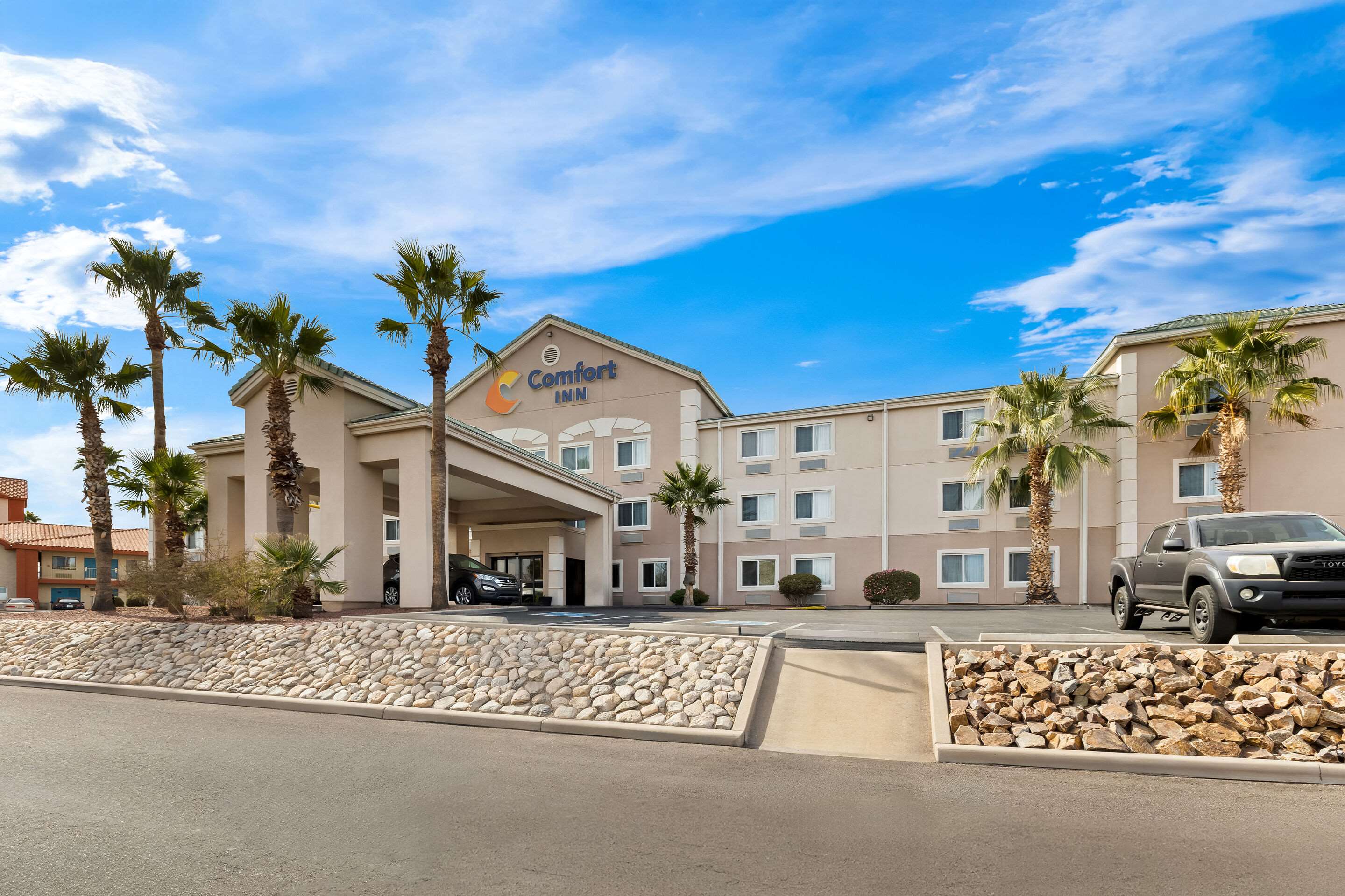 Hotel exterior | Comfort Inn