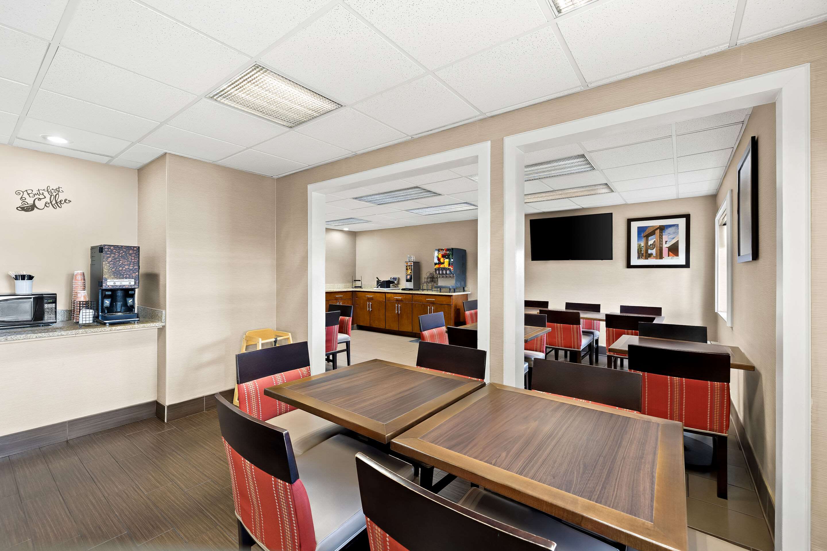 Breakfast area | Comfort Inn