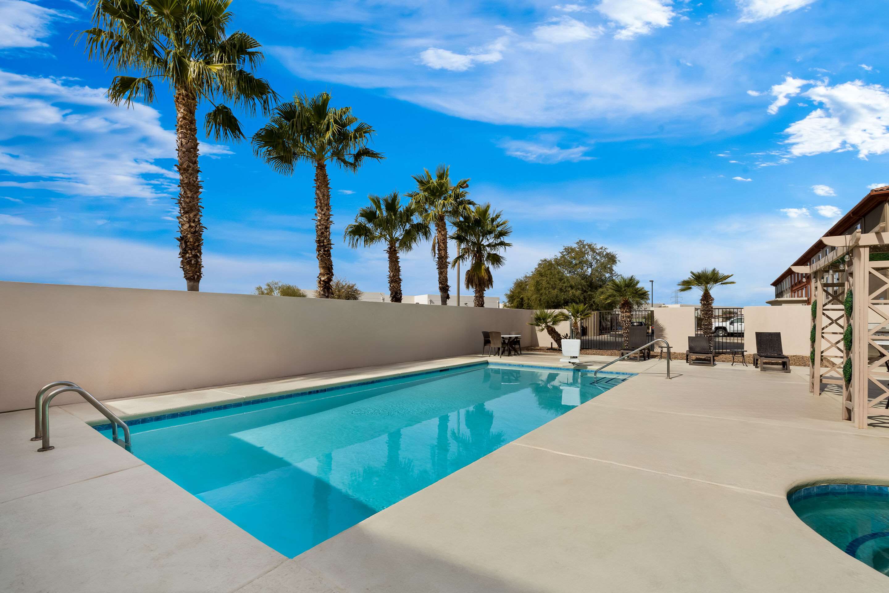 Outdoor pool | Comfort Inn