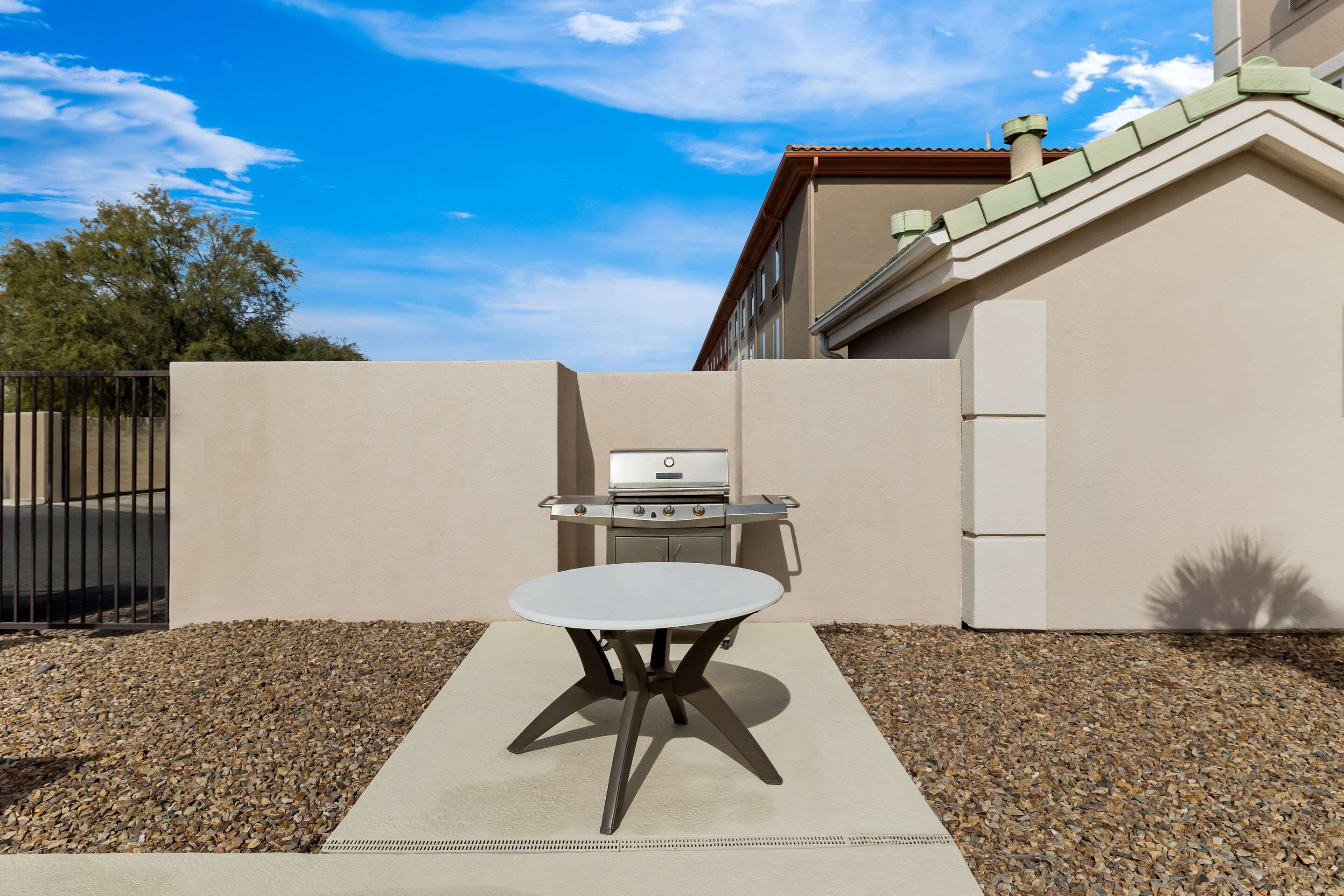Barbecue area | Comfort Inn