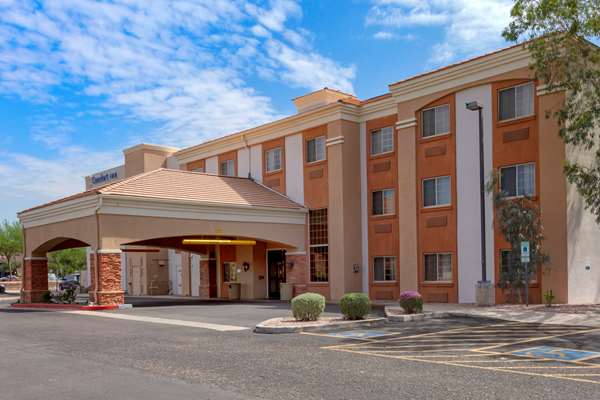 Exterior view - Comfort Inn & Suites at Talavi Glendale