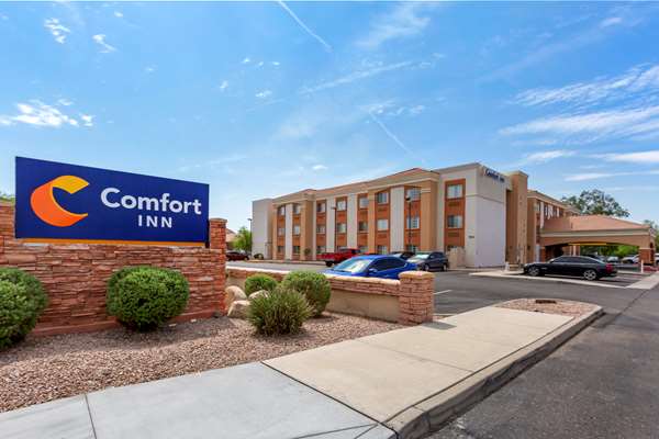 Exterior view - Comfort Inn & Suites at Talavi Glendale