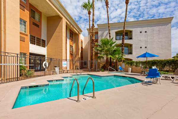 Pool - Comfort Inn & Suites at Talavi Glendale