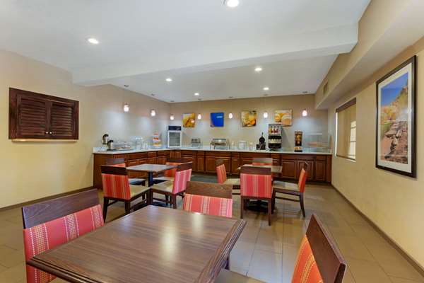 Amenities - Comfort Inn & Suites at Talavi Glendale