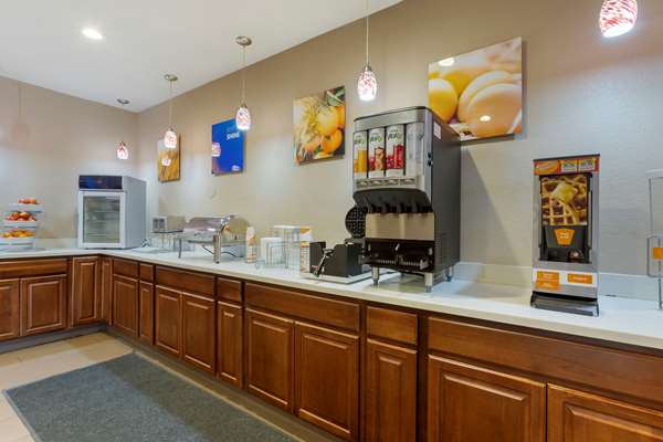 Amenities - Comfort Inn & Suites at Talavi Glendale