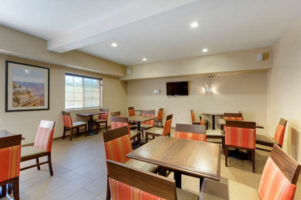 Amenities - Comfort Inn & Suites at Talavi Glendale