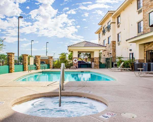 Pool - Comfort Inn & Suites Yuma