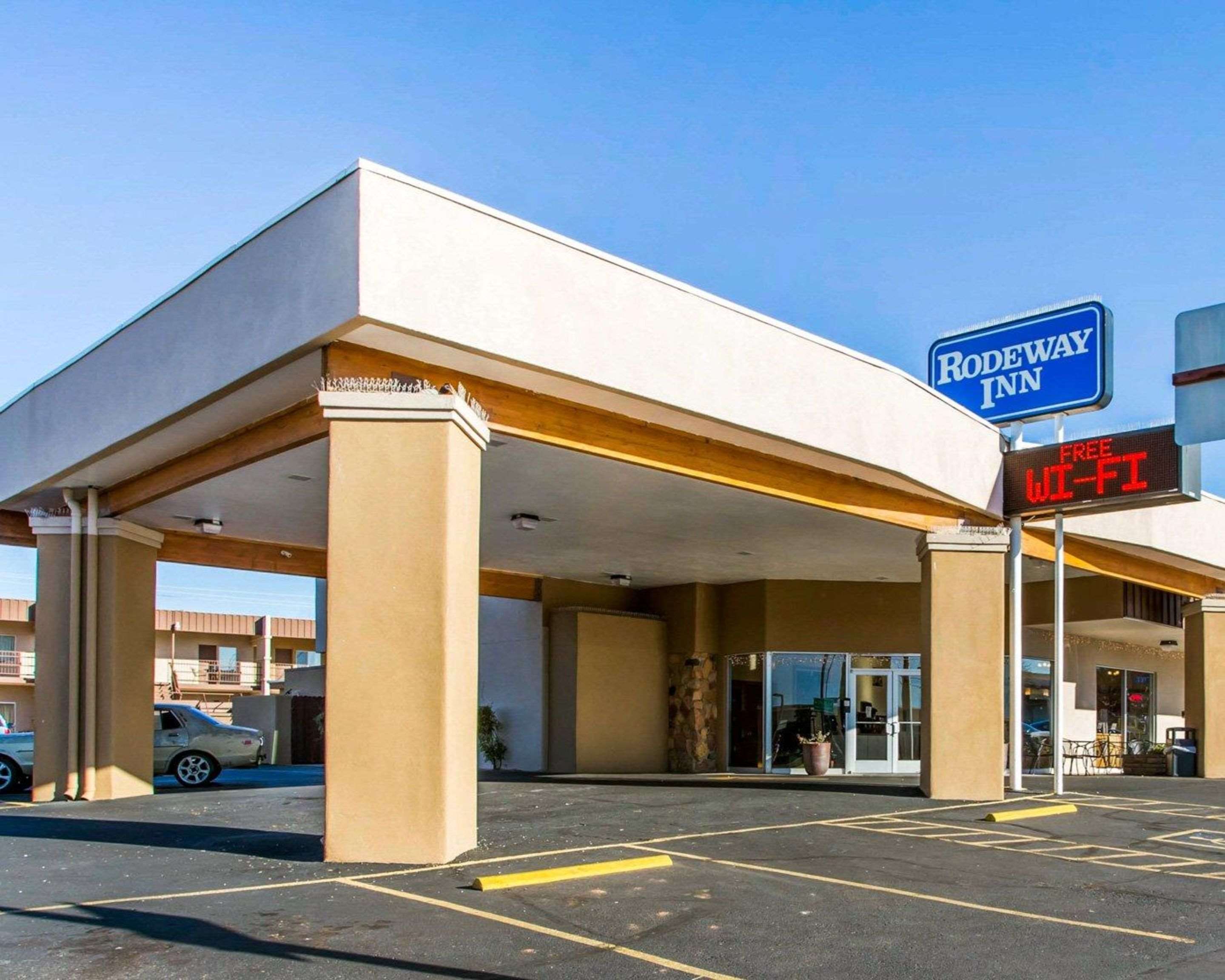 Hotel exterior | Rodeway Inn at Lake Powell