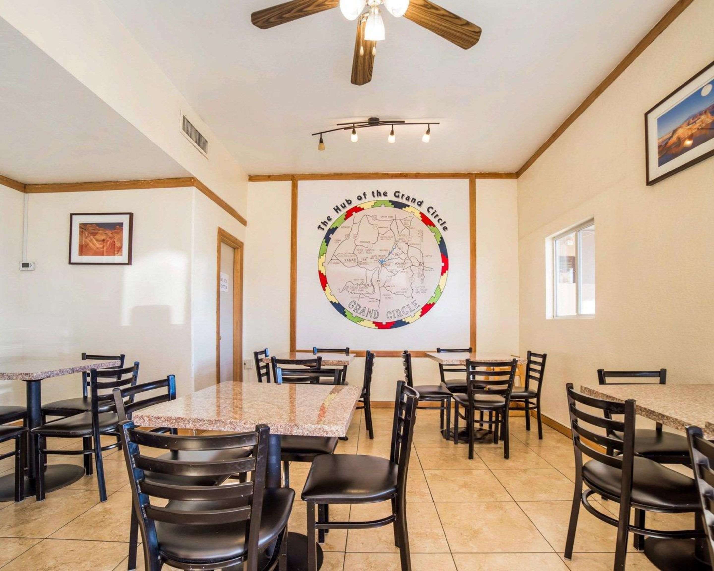 Enjoy breakfast in this seating area | Rodeway Inn at Lake Powell