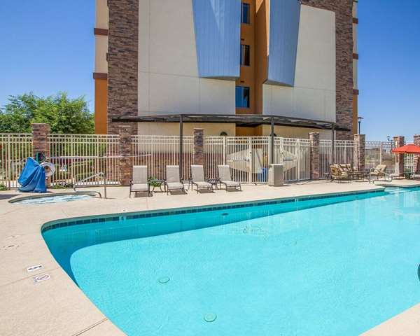 Pool - Comfort Suites Glendale - I-10, Exit 133