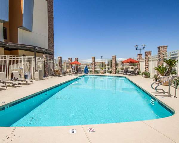 Pool - Comfort Suites Glendale - I-10, Exit 133