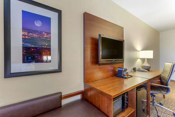 Suite - Comfort Suites Glendale - I-10, Exit 133