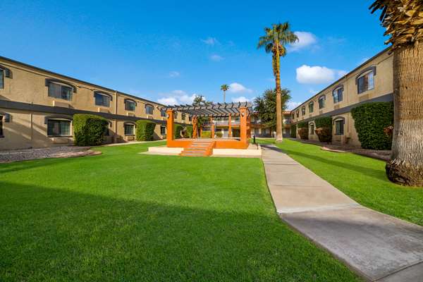 Pool - Quality Inn & Suites Goodyear - I-10, Exit 129