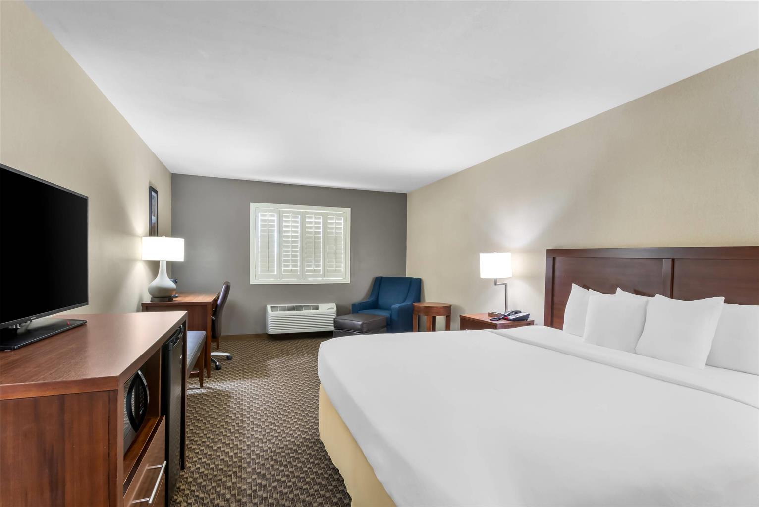 COMFORT INN AND SUITES THATCHER - S-guestroom-Guest Room,On-Site.jpg
